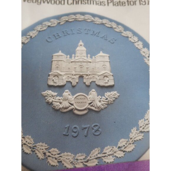 VTG Wedgwood Christmas 1978 “Horse Guards” 8” Blue Collector Plate - Estate Find - Picture 2 of 5